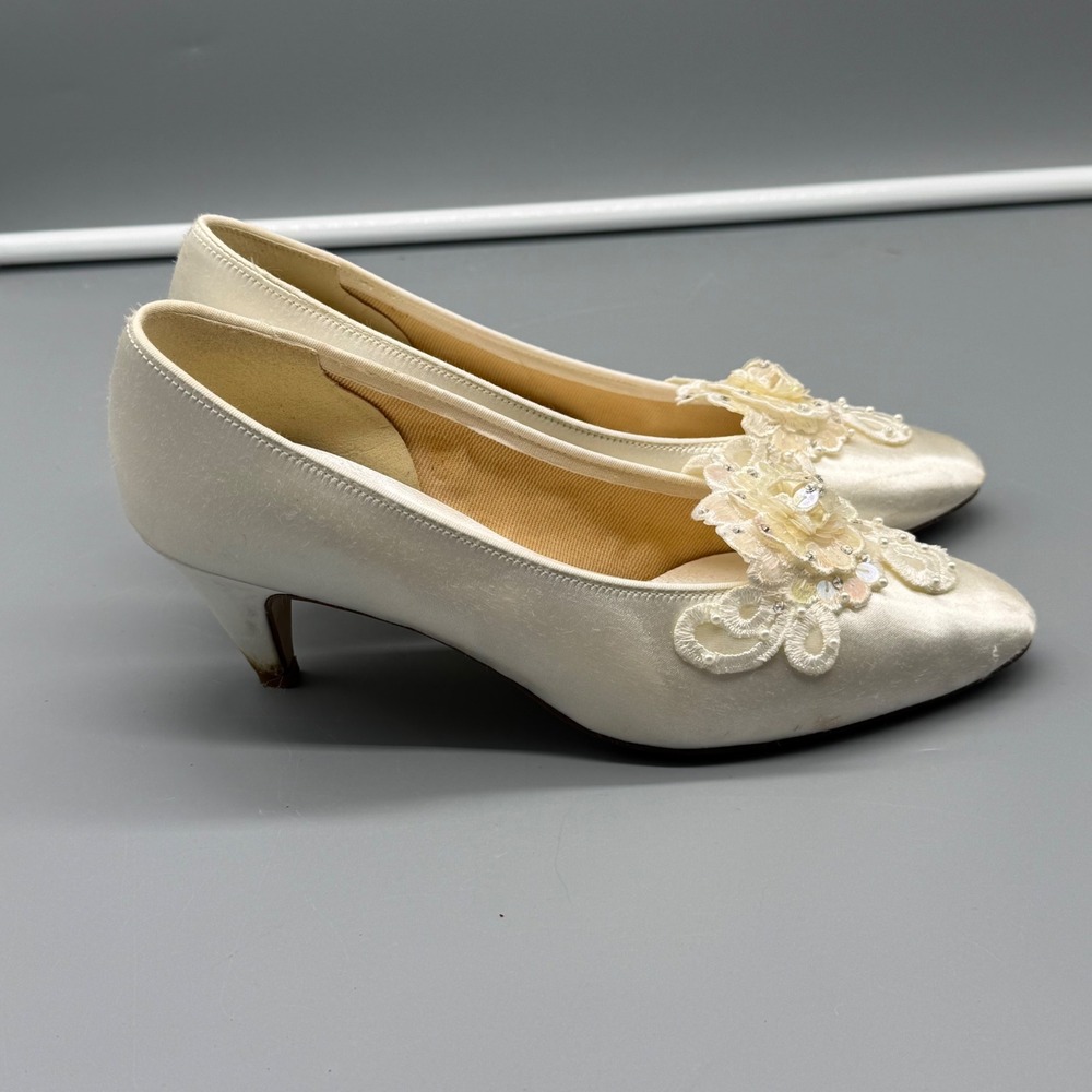 Vintage Dyeables Ivory Satin Kitten Heels Lace Sequin Floral Bridal Pumps 7.5B